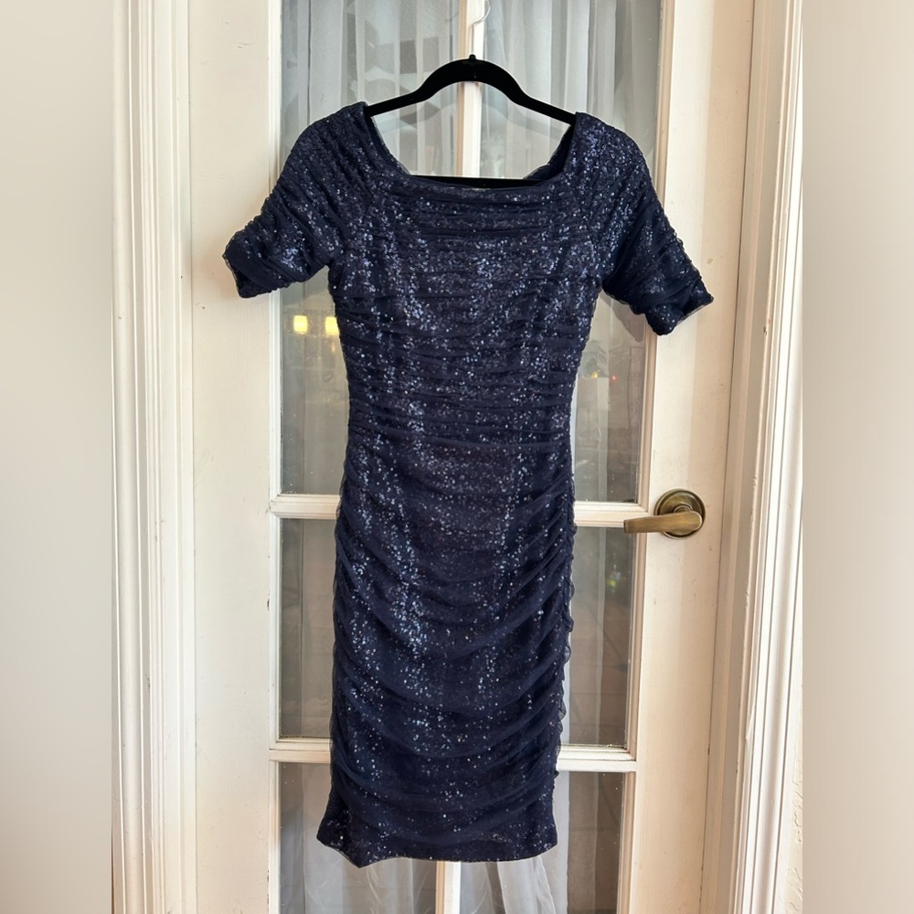 EUC SZ 2 Lauren Navy Mesh Sequin Body Con Dress